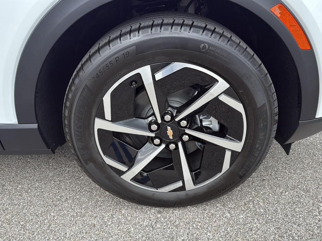 new 2025 Chevrolet Equinox EV car, priced at $34,390