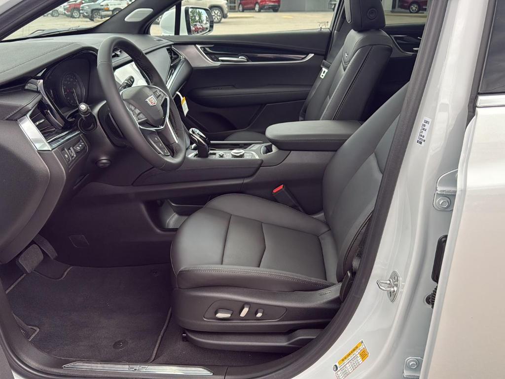 new 2025 Cadillac XT5 car, priced at $58,390