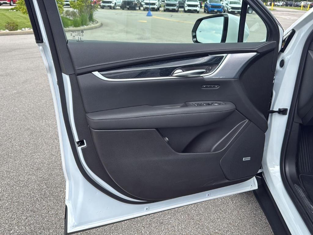 new 2025 Cadillac XT5 car, priced at $58,390