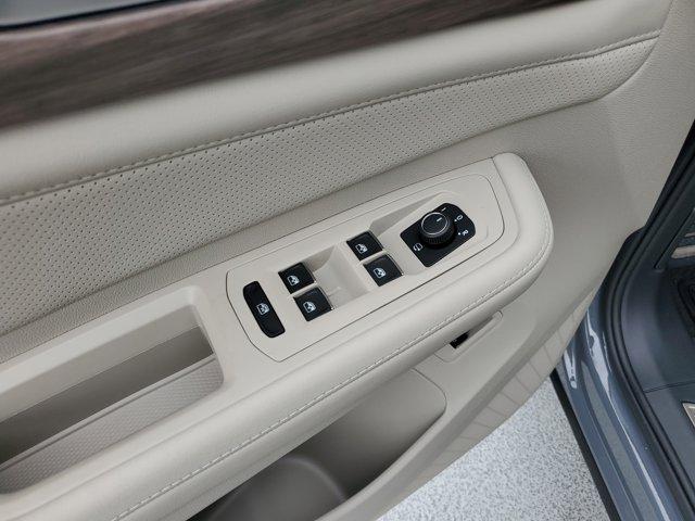 new 2025 Volkswagen Atlas car, priced at $55,203