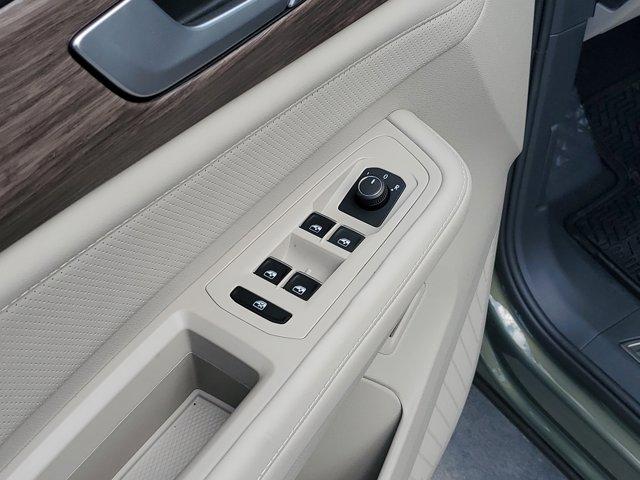 new 2025 Volkswagen Atlas car, priced at $49,754