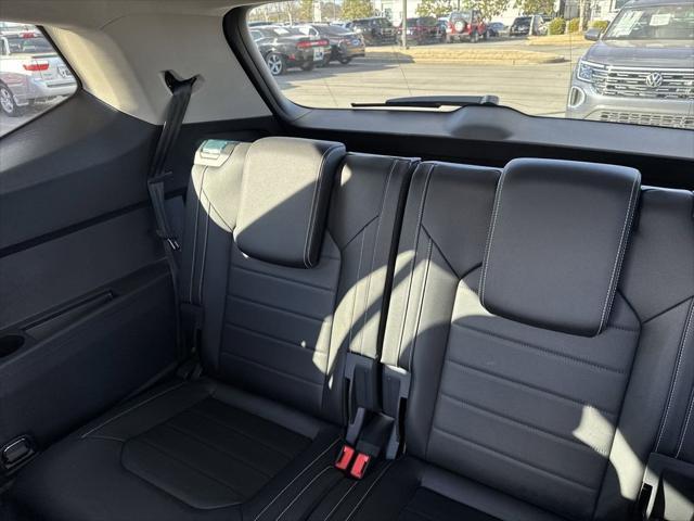 new 2025 Volkswagen Atlas car, priced at $46,168