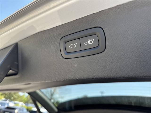 used 2022 Volvo XC90 Recharge Plug-In Hybrid car, priced at $33,650