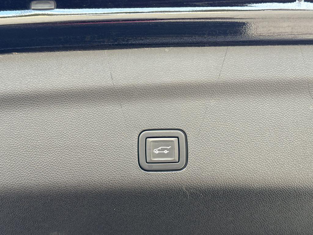 used 2021 GMC Yukon car, priced at $36,000