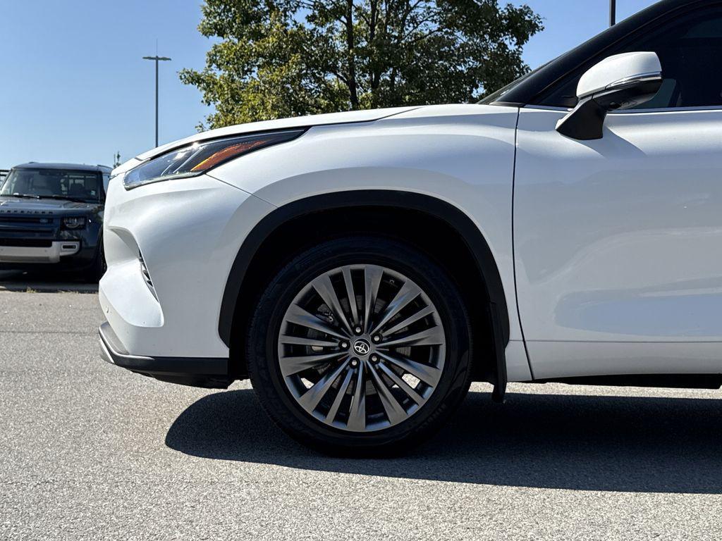used 2021 Toyota Highlander car, priced at $30,850