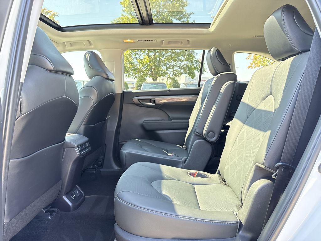 used 2021 Toyota Highlander car, priced at $30,850
