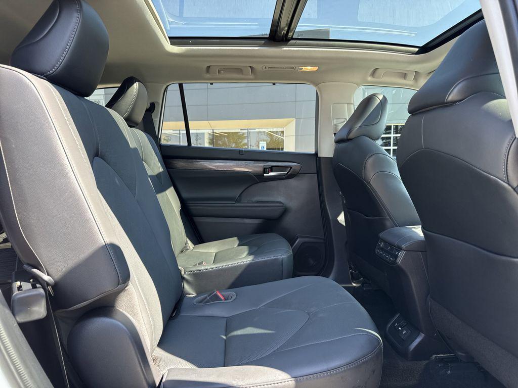 used 2021 Toyota Highlander car, priced at $30,850