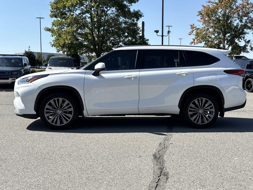 used 2021 Toyota Highlander car, priced at $30,850