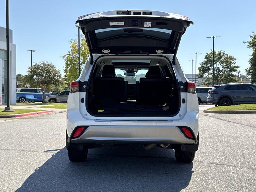 used 2021 Toyota Highlander car, priced at $30,850