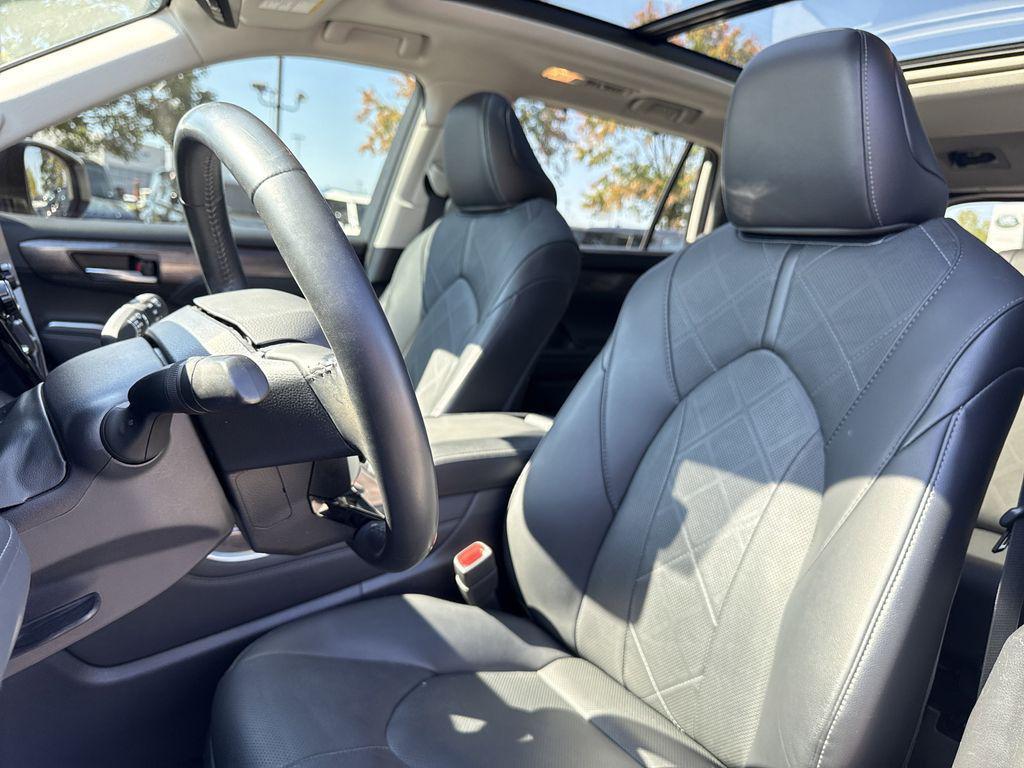used 2021 Toyota Highlander car, priced at $30,850
