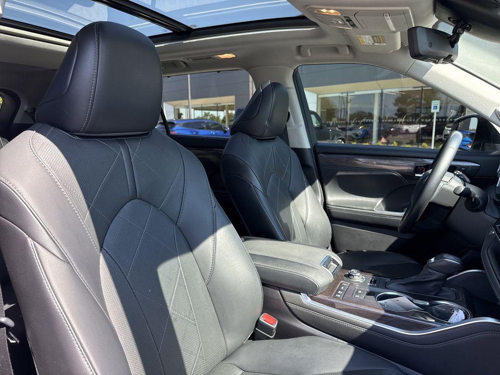 used 2021 Toyota Highlander car, priced at $30,850