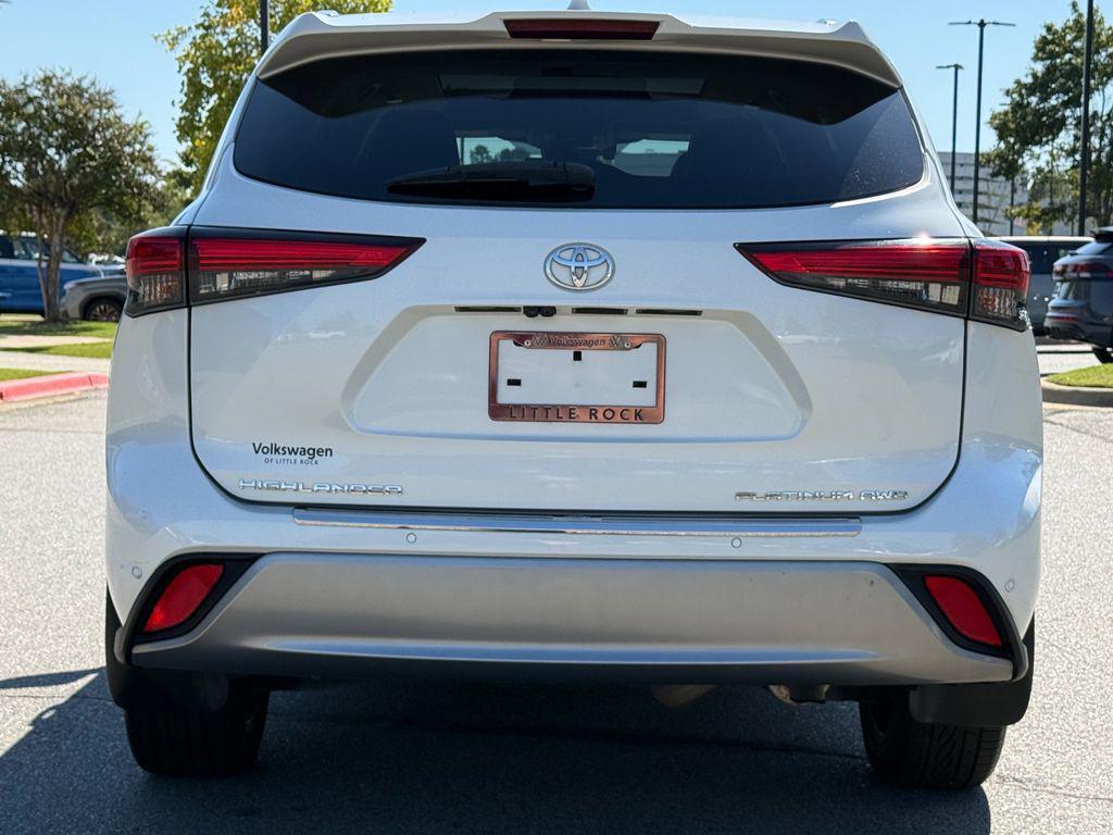 used 2021 Toyota Highlander car, priced at $30,850