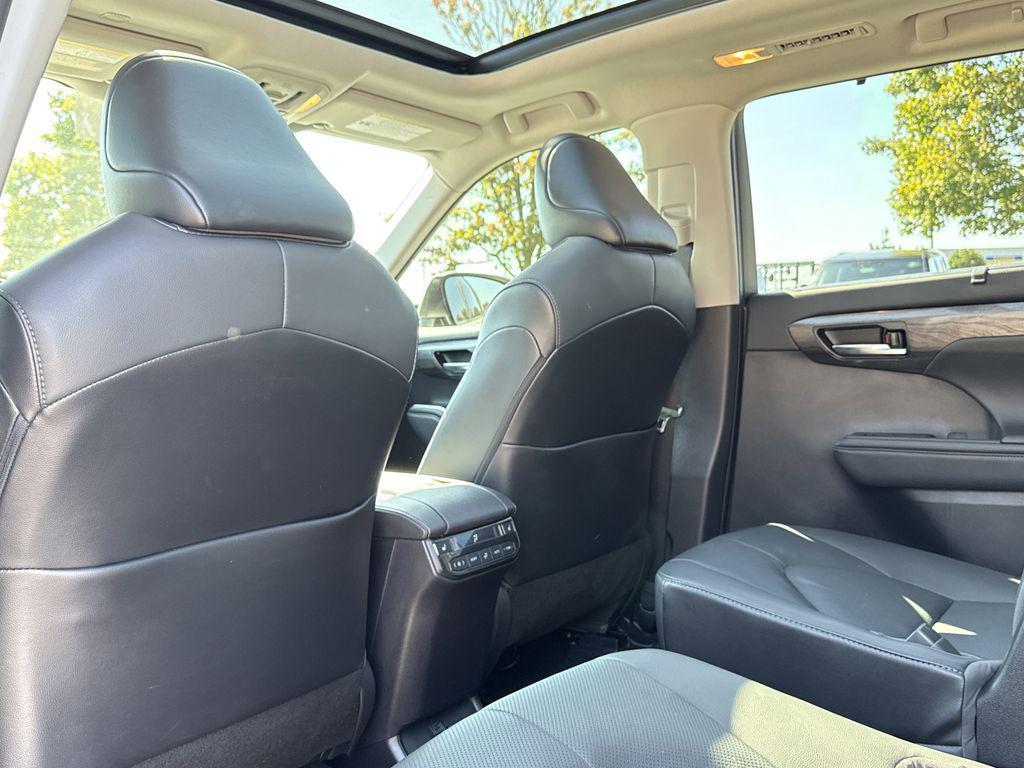 used 2021 Toyota Highlander car, priced at $30,850