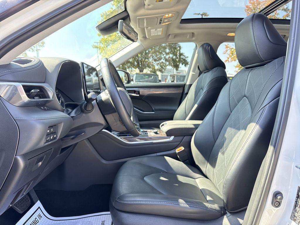 used 2021 Toyota Highlander car, priced at $30,850
