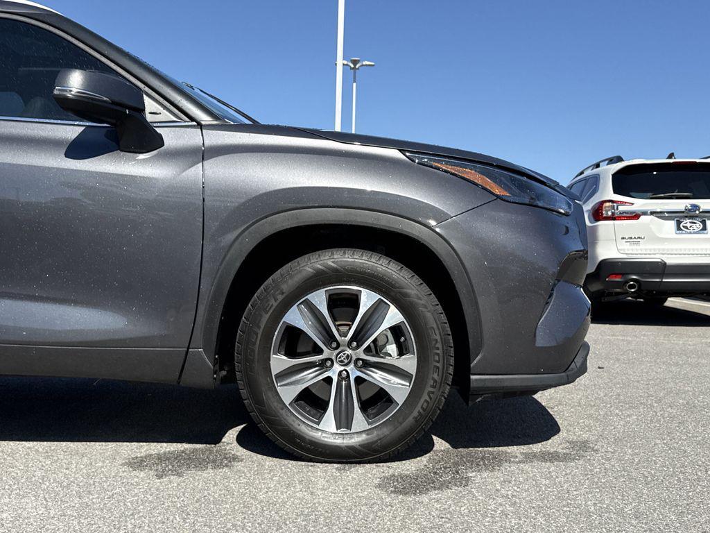 used 2022 Toyota Highlander car, priced at $24,650