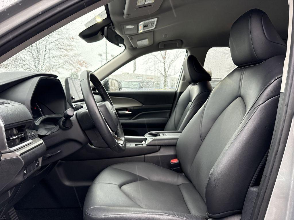 used 2025 Toyota Grand Highlander car, priced at $43,850