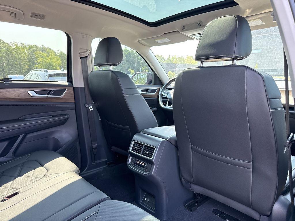new 2025 Volkswagen Atlas car, priced at $44,636