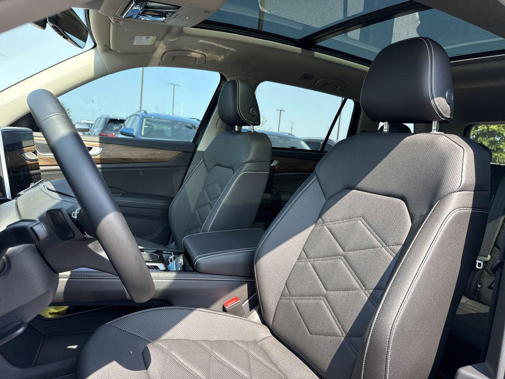 new 2025 Volkswagen Atlas car, priced at $44,636