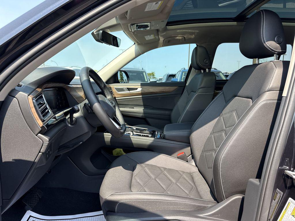 new 2025 Volkswagen Atlas car, priced at $44,636