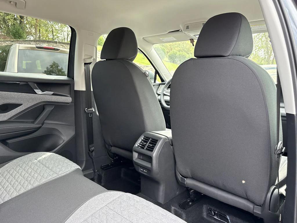 new 2025 Volkswagen Tiguan car, priced at $31,336