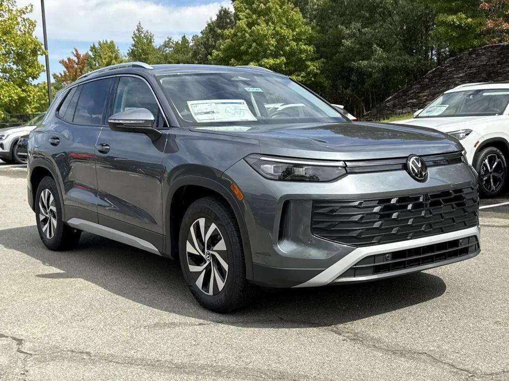 new 2025 Volkswagen Tiguan car, priced at $31,336