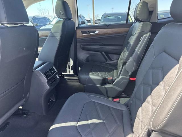 new 2025 Volkswagen Atlas car, priced at $44,061