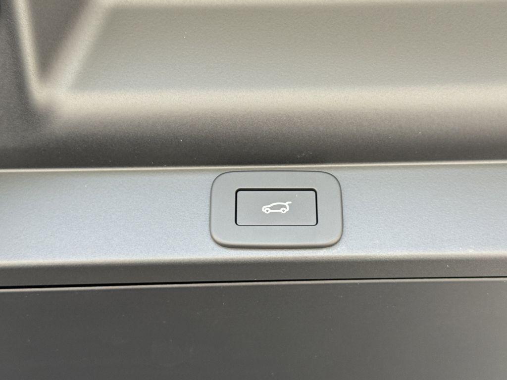 new 2025 Land Rover Range Rover car, priced at $151,455