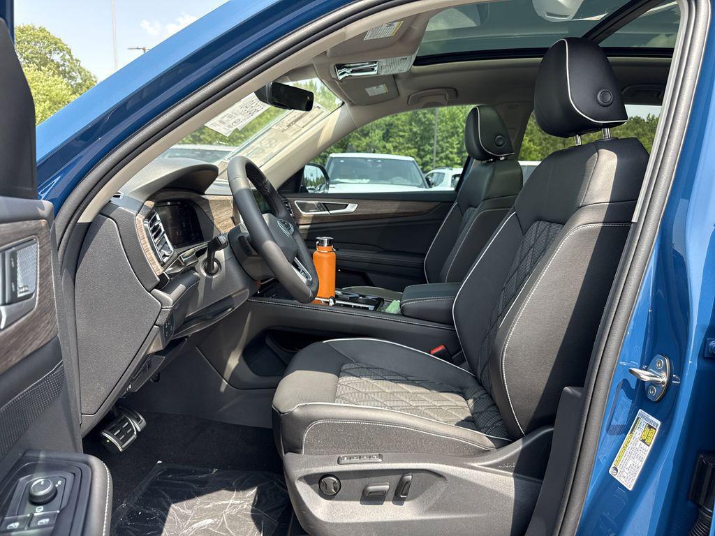 new 2025 Volkswagen Atlas car, priced at $54,709