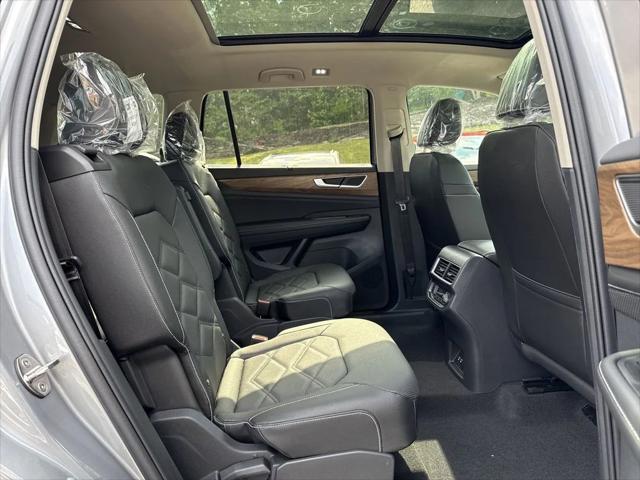 new 2025 Volkswagen Atlas car, priced at $45,712
