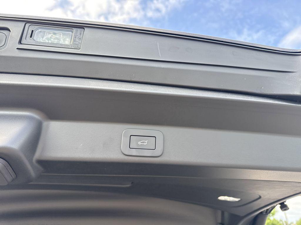 new 2025 Land Rover Range Rover Sport car, priced at $97,060
