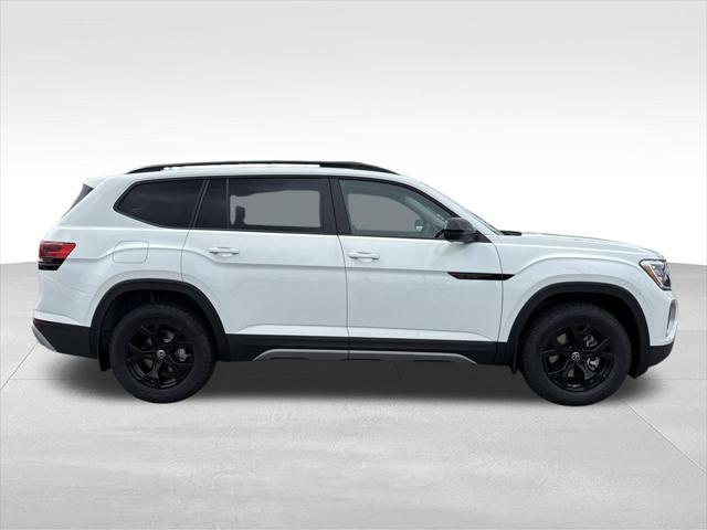 new 2025 Volkswagen Atlas car, priced at $46,577