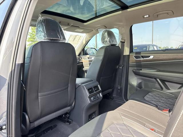 new 2025 Volkswagen Atlas car, priced at $53,548