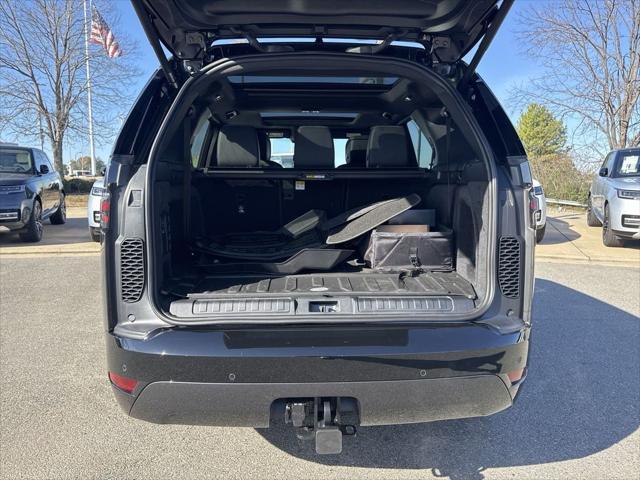 new 2025 Land Rover Discovery car, priced at $76,568