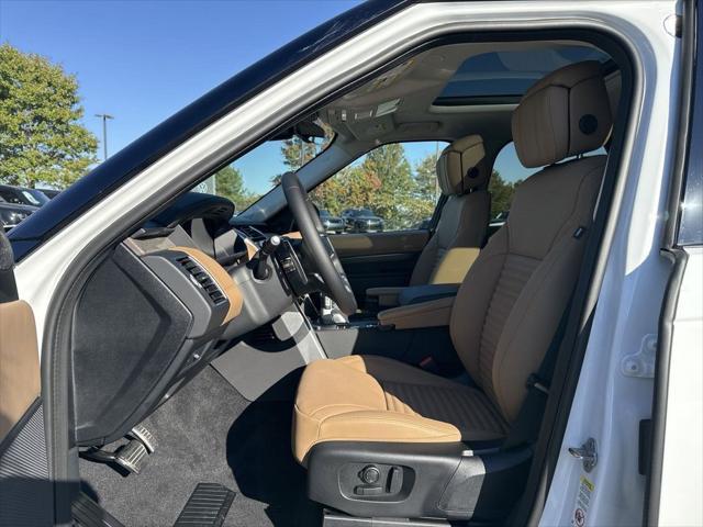 new 2025 Land Rover Discovery car, priced at $87,278