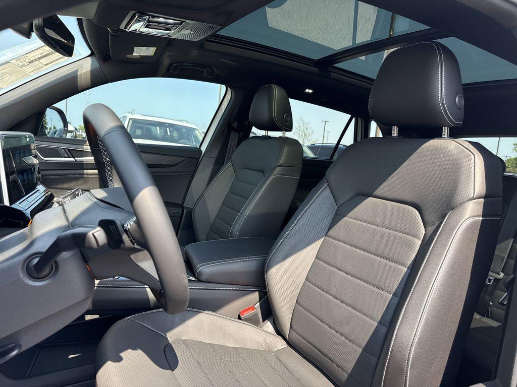 new 2025 Volkswagen Atlas Cross Sport car, priced at $48,526