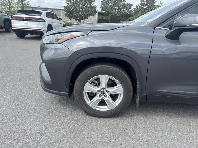 used 2023 Toyota Highlander car, priced at $32,500