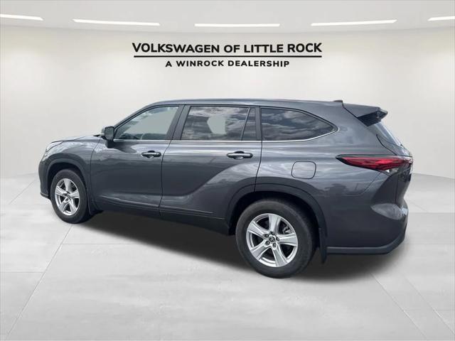 used 2023 Toyota Highlander car, priced at $30,999