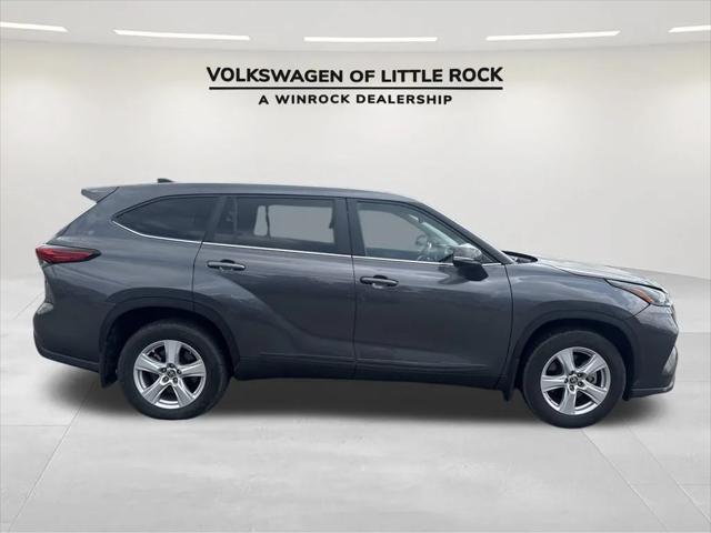used 2023 Toyota Highlander car, priced at $30,999