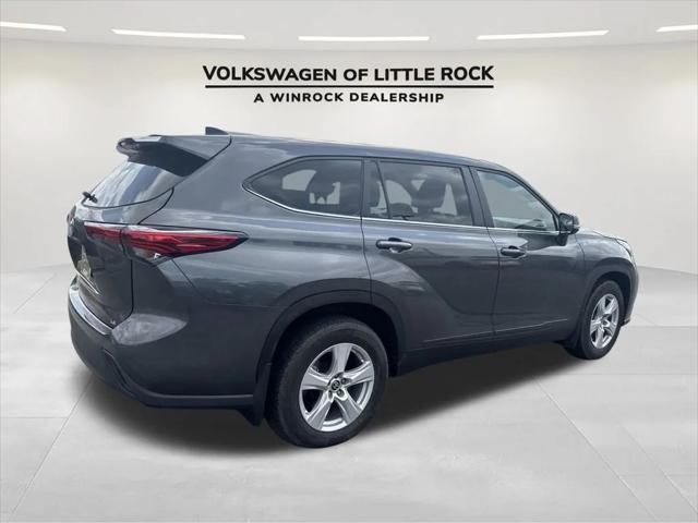 used 2023 Toyota Highlander car, priced at $30,999