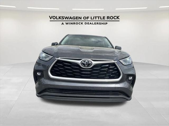 used 2023 Toyota Highlander car, priced at $30,999