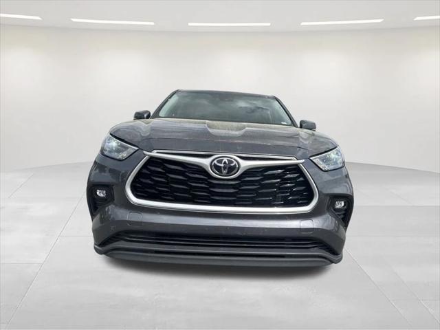 used 2023 Toyota Highlander car, priced at $29,500