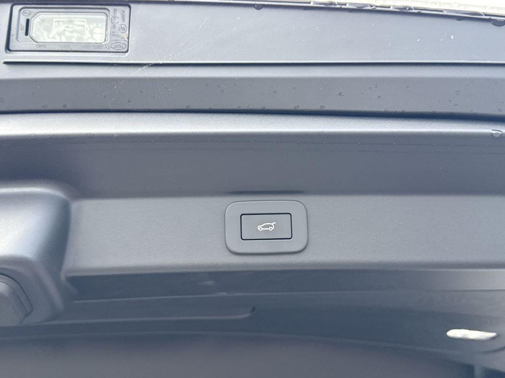 new 2025 Land Rover Range Rover Sport car, priced at $119,075