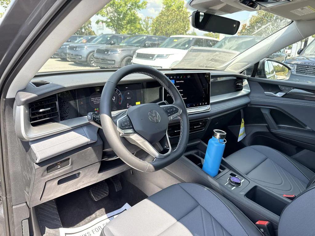 new 2025 Volkswagen Tiguan car, priced at $33,000