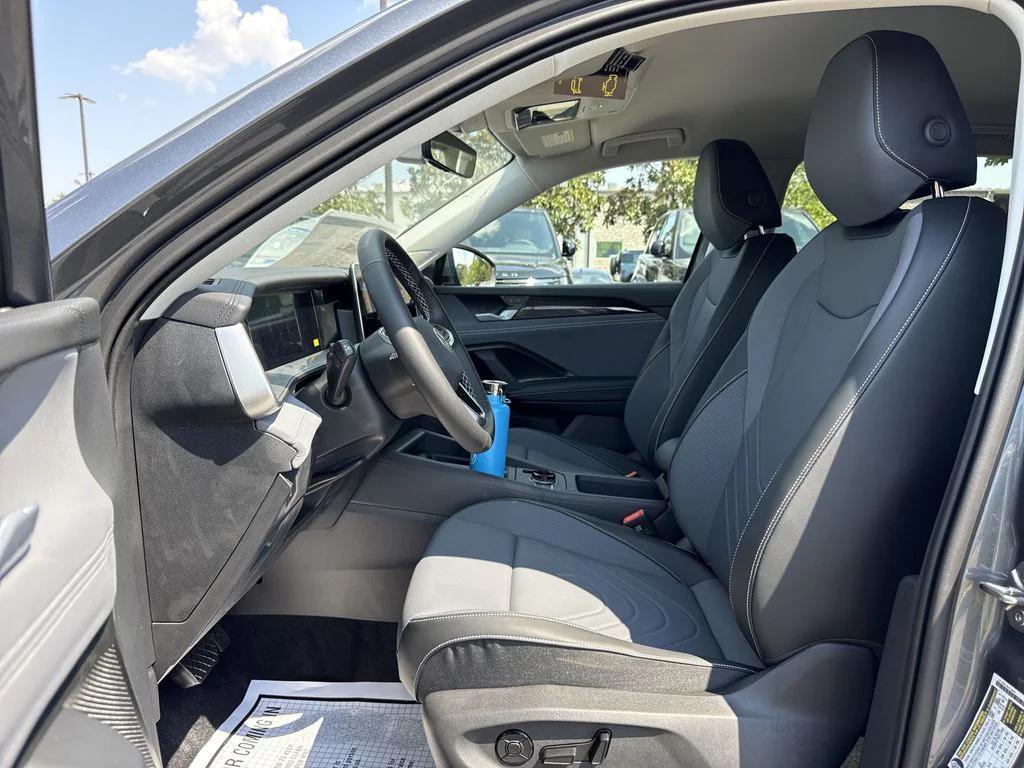 new 2025 Volkswagen Tiguan car, priced at $33,000