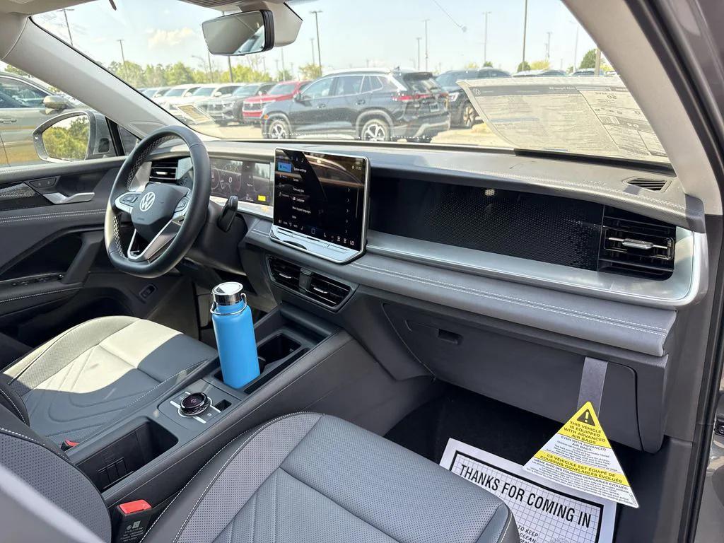new 2025 Volkswagen Tiguan car, priced at $33,000