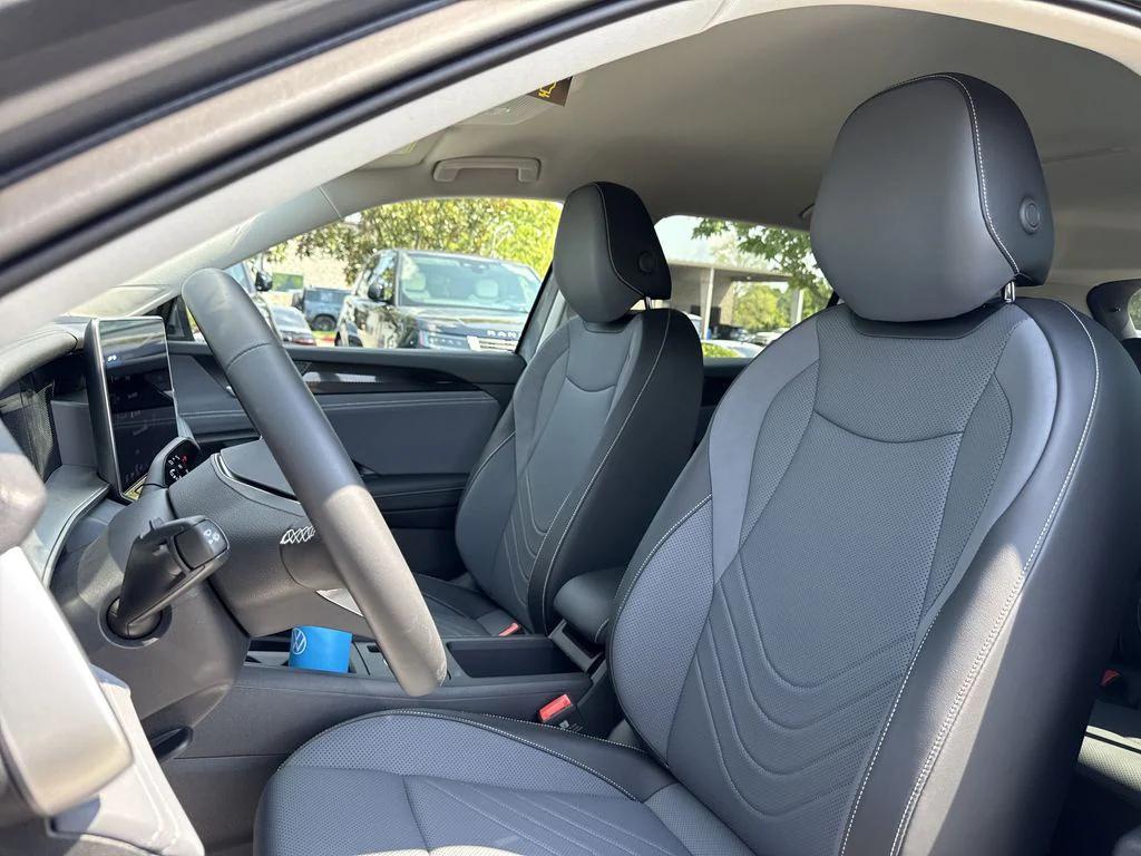 new 2025 Volkswagen Tiguan car, priced at $33,000