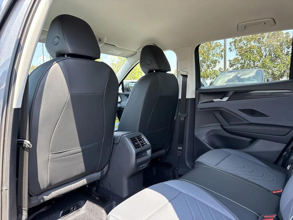 new 2025 Volkswagen Tiguan car, priced at $33,000