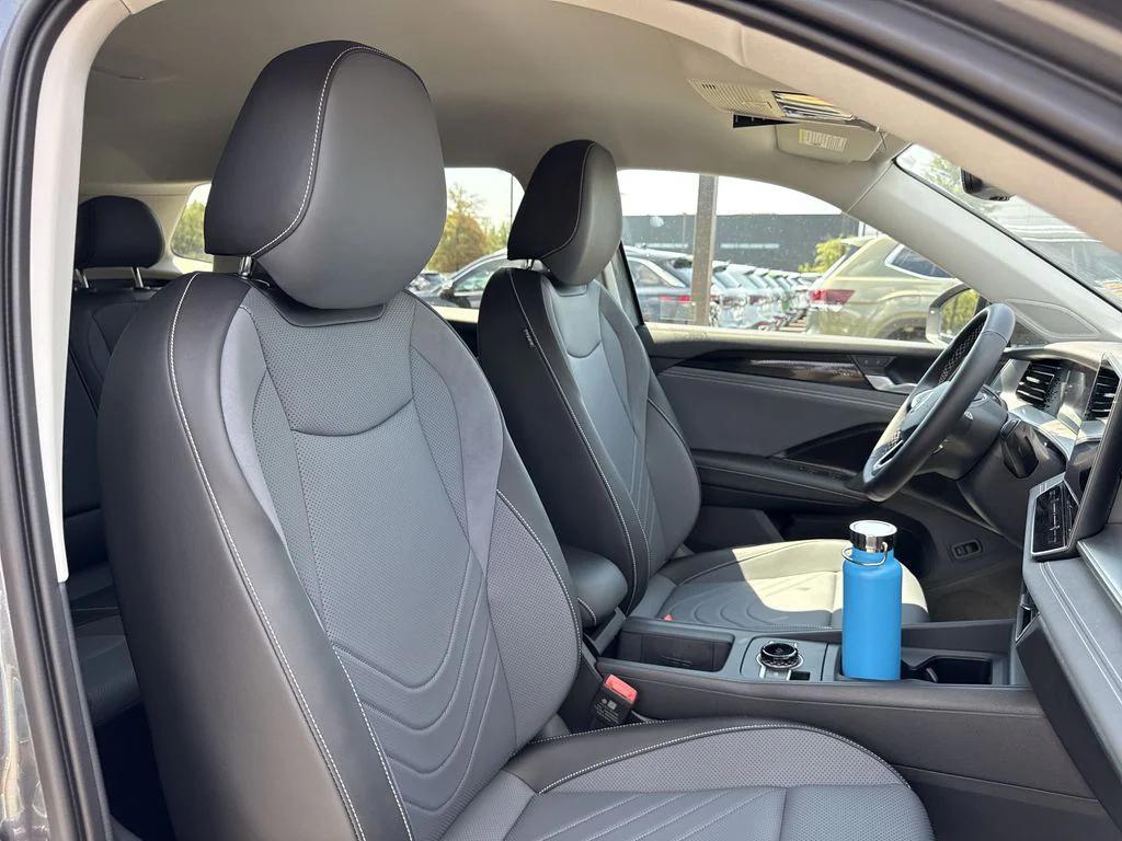 new 2025 Volkswagen Tiguan car, priced at $33,000