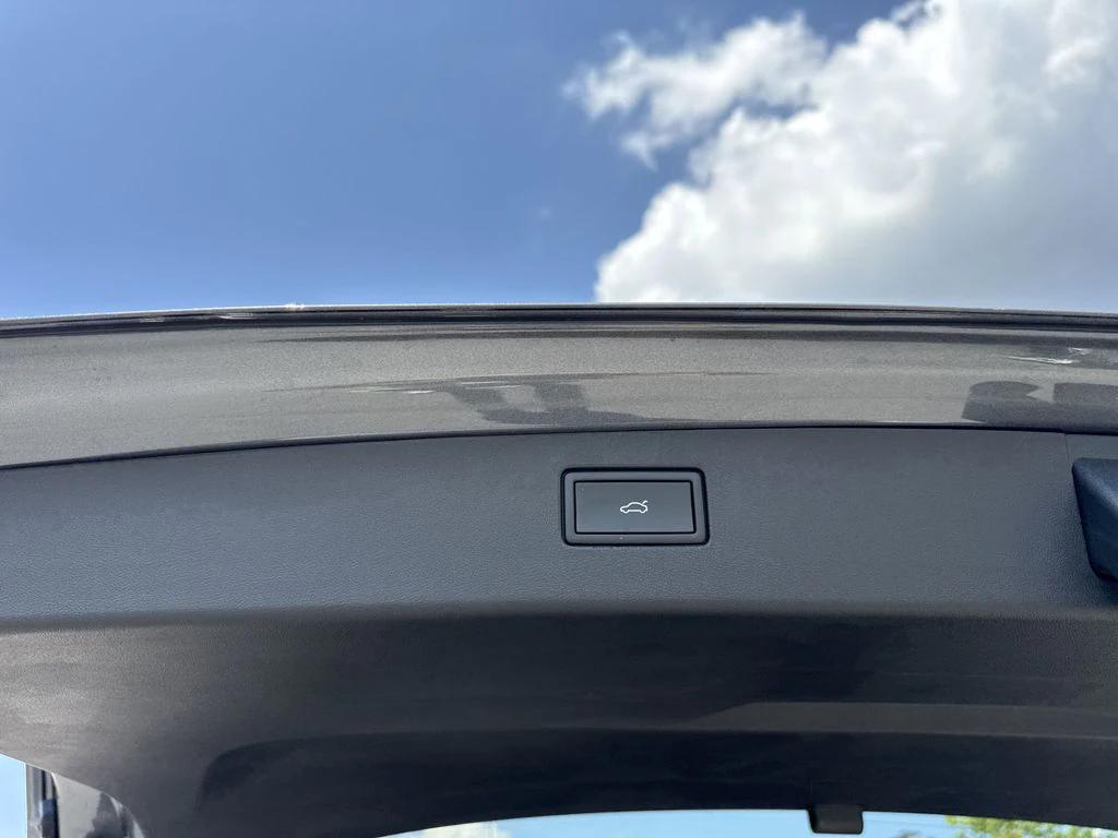 new 2025 Volkswagen Tiguan car, priced at $33,000