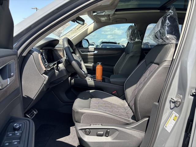 new 2025 Volkswagen Atlas car, priced at $54,448